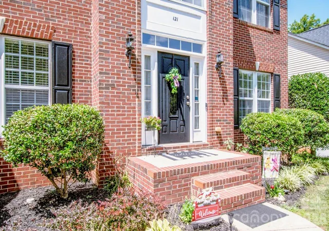 Photo 4 of Single family home for sale at 121 Crimson Orchard Dr, Mooresville, NC 28115 | MLS# 4401834 | Listing updated on 2026-09-23