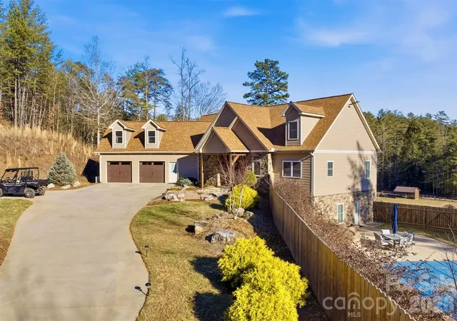 Photo 2 of Single family home for sale at 1510 Royal Ln, Lenoir, NC 28645 | MLS# 4401984 | Listing updated on 2026-09-15