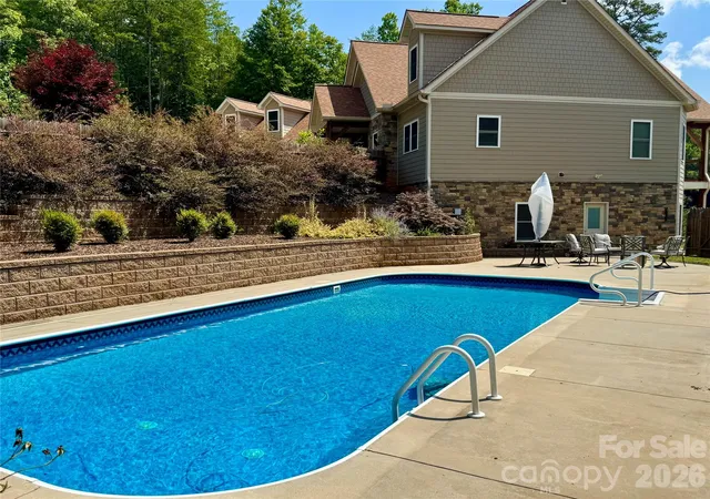 Photo 4 of Single family home for sale at 1510 Royal Ln, Lenoir, NC 28645 | MLS# 4401984 | Listing updated on 2026-09-15