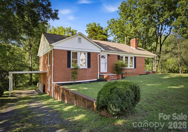 Photo 3 of Single family home for sale at 114 Harris Dr, Morganton, NC 28655 | MLS# 4402100 | Listing updated on 2026-09-13
