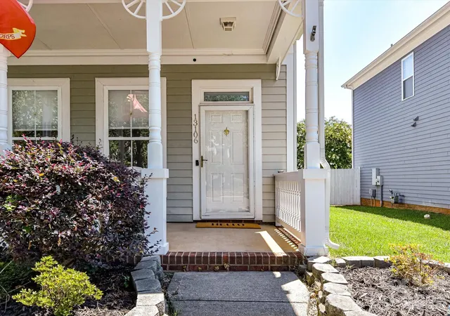 Photo 3 of Single family home for sale at 13106 Kennerly Dr, Huntersville, NC 28078 | MLS# 4402460 | Listing updated on 2026-10-07