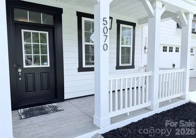 Photo 3 of Single family home for sale at 5070 Watersail Way, Clover, SC 29710 | MLS# 4402512 | Listing updated on 2026-09-13