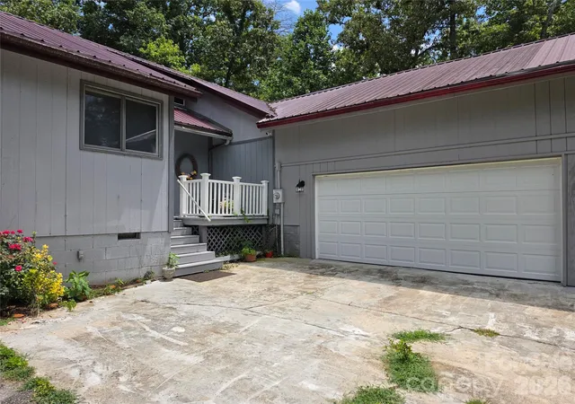 Photo 4 of Single family home for sale at 214 Big Bear Blvd, Old Fort, NC 28762 | MLS# 4402533 | Listing updated on 2026-09-15