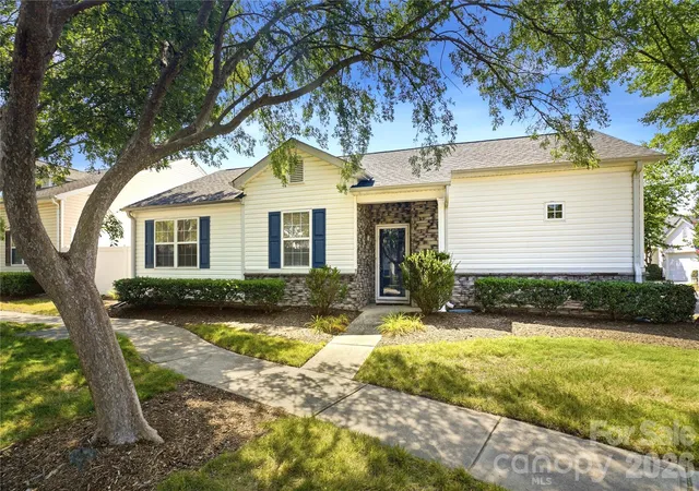 Photo 2 of Single family home for sale at 9035 Meadowmont View Dr, Charlotte, NC 28269 | MLS# 4402729 | Listing updated on 2026-09-14