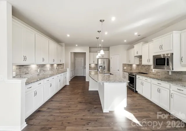Photo 2 of Single family home for sale at 1620 Red Leaf Dr, Fort Mill, SC 29715 | MLS# 4402773 | Listing updated on 2026-09-14