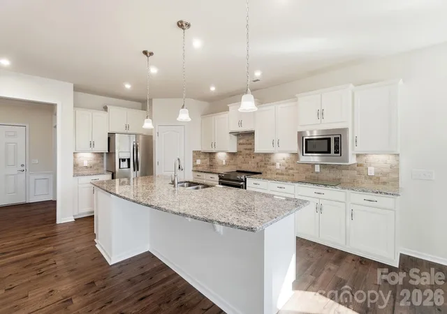 Photo 2 of Single family home for sale at 1620 Red Leaf Dr, Fort Mill, SC 29715 | MLS# 4402773 | Listing updated on 2026-10-20