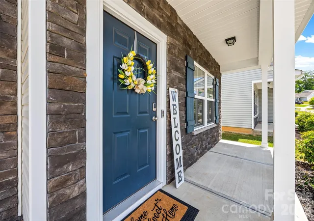 Photo 3 of Single family home for sale at 10210 Holly Park Dr, Charlotte, NC 28214 | MLS# 4402789 | Listing updated on 2026-09-12