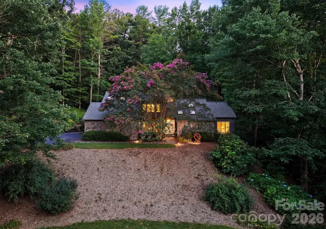 Photo 3 of Single family home for sale at 414 Stonecroft Dr Se, Lenoir, NC 28645 | MLS# 4403017 | Listing updated on 2026-09-12