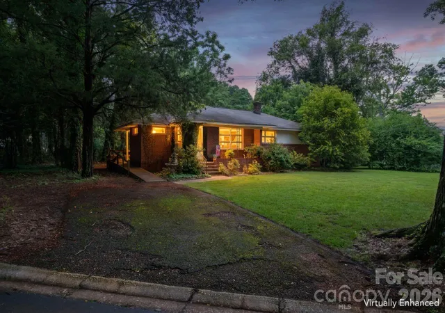 Photo 2 of Single family home for sale at 139 Southwold Dr, Charlotte, NC 28217 | MLS# 4403152 | Listing updated on 2026-09-14