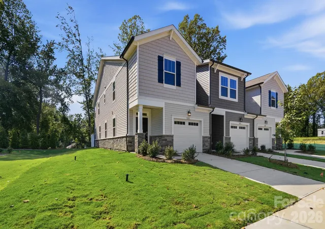 Photo 1 of Townhouse for sale at 3201 Meadow Knoll Dr, Charlotte, NC 28269 | MLS# 4403189 | Listing updated on 2026-09-15