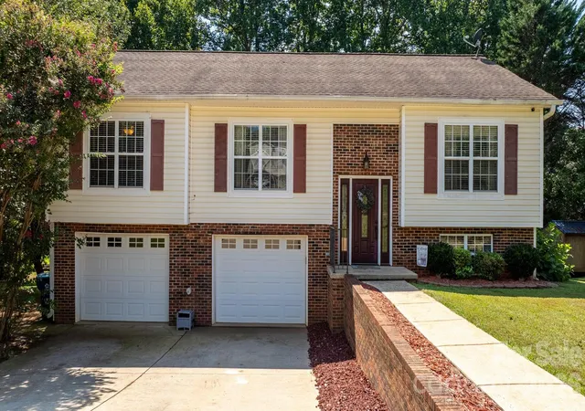 Photo 1 of Single family home for sale at 3105 Kay St, Conover, NC 28613 | MLS# 4403288 | Listing updated on 2026-09-12