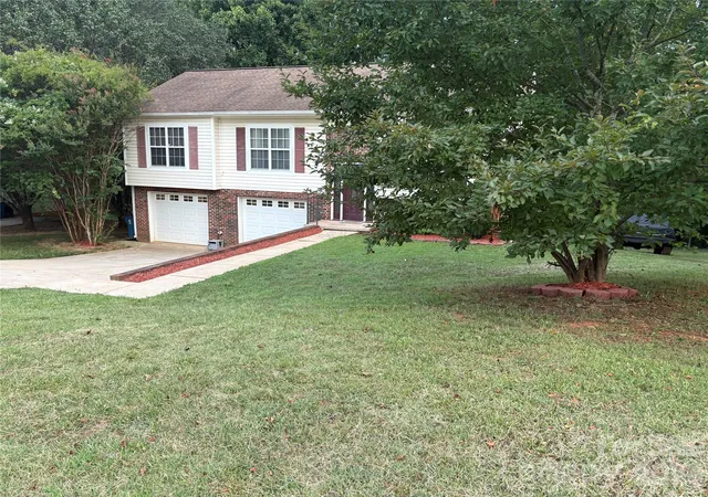 Photo 2 of Single family home for sale at 3105 Kay St, Conover, NC 28613 | MLS# 4403288 | Listing updated on 2026-09-12