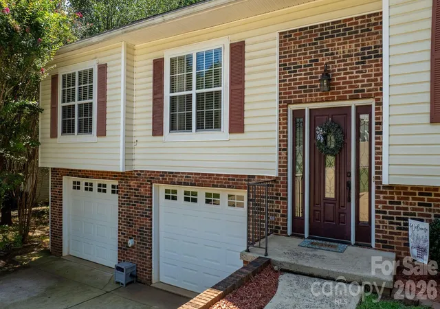 Photo 3 of Single family home for sale at 3105 Kay St, Conover, NC 28613 | MLS# 4403288 | Listing updated on 2026-10-20