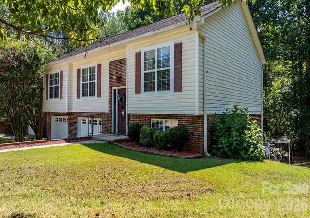 Photo 4 of Single family home for sale at 3105 Kay St, Conover, NC 28613 | MLS# 4403288 | Listing updated on 2026-10-20