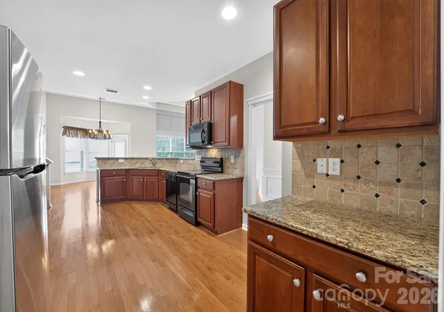 Photo 3 of Single family home for sale at 5918 Phyliss Ln, Mint Hill, NC 28227 | MLS# 4403365 | Listing updated on 2026-09-08