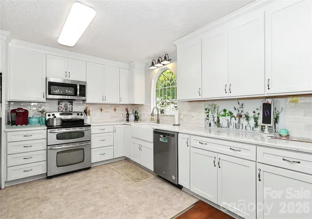 Photo 2 of Single family home for sale at 612 17th Avenue Dr Se, Hickory, NC 28602 | MLS# 4403374 | Listing updated on 2026-09-15