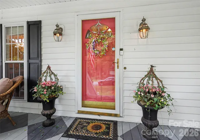 Photo 3 of Single family home for sale at 612 17th Avenue Dr SE, Hickory, NC 28602 | MLS# 4403374 | Listing updated on 2026-09-15