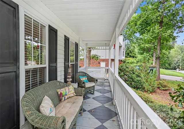 Photo 4 of Single family home for sale at 612 17th Avenue Dr SE, Hickory, NC 28602 | MLS# 4403374 | Listing updated on 2026-09-15