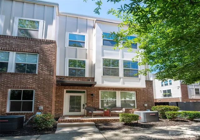 Photo 2 of Townhouse for sale at 511 Old Ml Rd, Charlotte, NC 28206 | MLS# 4403394 | Listing updated on 2026-10-01