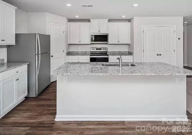 Photo 3 of Single family home for sale at 1737 Nia Rd, Charlotte, NC 28215 | MLS# 4403683 | Listing updated on 2026-09-14
