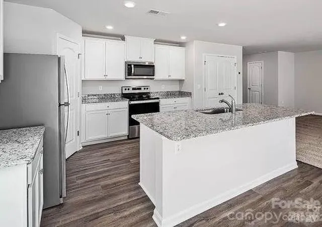 Photo 4 of Single family home for sale at 1737 Nia Rd, Charlotte, NC 28215 | MLS# 4403683 | Listing updated on 2026-09-14