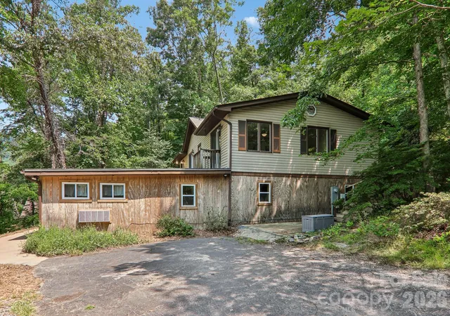 Photo 2 of Single family home for sale at 3 Frontier Ct, Asheville, NC 28805 | MLS# 4403723 | Listing updated on 2026-10-04