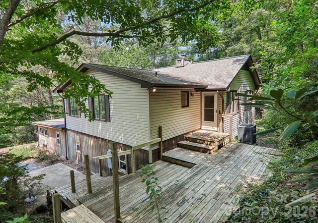 Photo 3 of Single family home for sale at 3 Frontier Ct, Asheville, NC 28805 | MLS# 4403723 | Listing updated on 2026-10-04