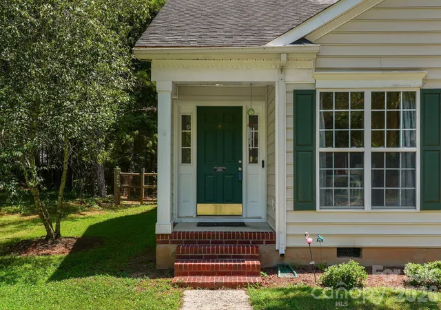 Photo 2 of Sale Pending at 16007 Kirsten Nicole Rd, Charlotte, NC 28278 | MLS# 4403761 | Listing updated on 2026-10-02