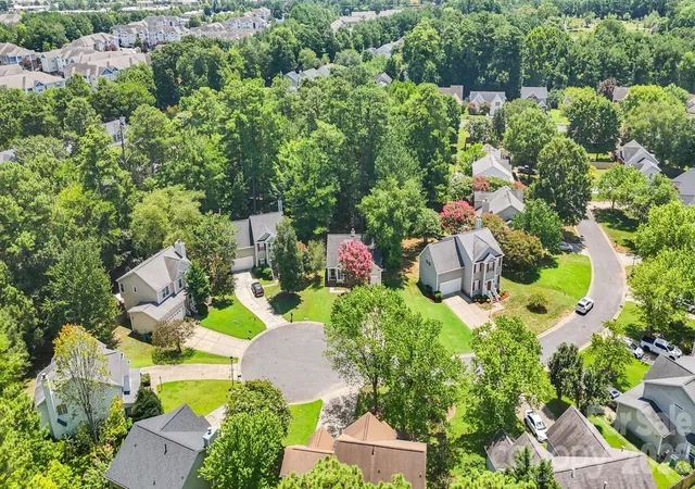 Photo 3 of Sale Pending at 16007 Kirsten Nicole Rd, Charlotte, NC 28278 | MLS# 4403761 | Listing updated on 2026-10-02