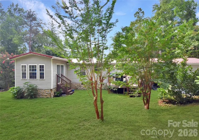 Photo 2 of Single family home for sale at 1515 States Ave, Morganton, NC 28655 | MLS# 4403770 | Listing updated on 2026-09-16