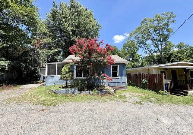 Photo 2 of Single family home for sale at 6 Leita Ln, Asheville, NC 28806 | MLS# 4403814 | Listing updated on 2026-10-01