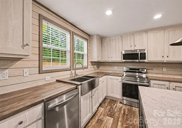 Photo 3 of Single family home for sale at 3032 Drake Cir, Shelby, NC 28152 | MLS# 4403903 | Listing updated on 2026-09-15