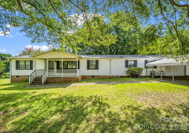Photo 2 of Single family home for sale at 141 Hicks Grv Ext, Mooresboro, NC 28114 | MLS# 4403942 | Listing updated on 2026-09-15