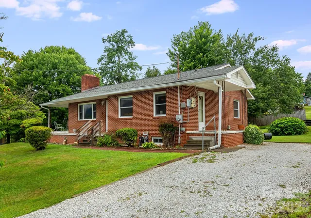 Photo 1 of Single family home for sale at 4 Brad St, Asheville, NC 28803 | MLS# 4404009 | Listing updated on 2026-09-25