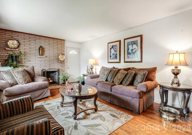 Photo 3 of Single family home for sale at 4 Brad St, Asheville, NC 28803 | MLS# 4404009 | Listing updated on 2026-09-25