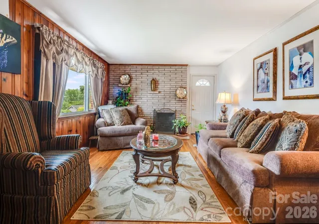 Photo 4 of Single family home for sale at 4 Brad St, Asheville, NC 28803 | MLS# 4404009 | Listing updated on 2026-09-25