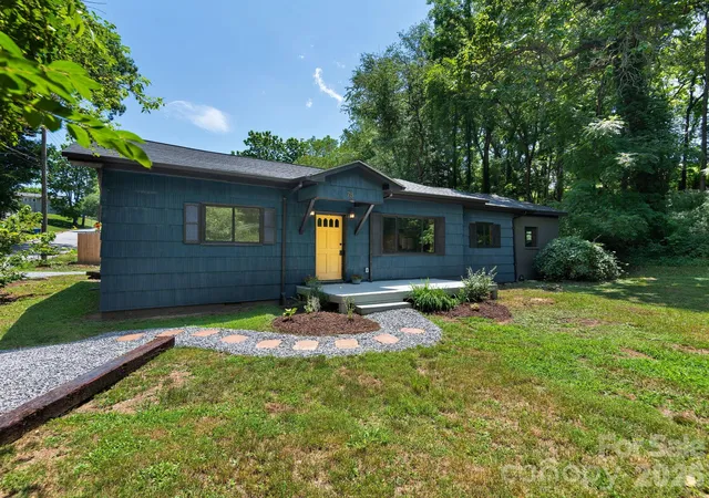 Photo 1 of Single family home for sale at 78 Travis St, Clyde, NC 28721 | MLS# 4404246 | Listing updated on 2026-09-15