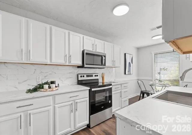 Listing Photo 4 - Condo for sale in building located at 4340 N Ctr St, Hickory, NC 28601 - Unit #403
