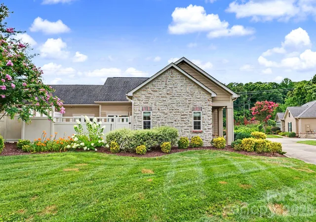 Photo 2 of Sale Pending at 4759 Polo Gate Blvd, Charlotte, NC 28216 | MLS# 4404310 | Listing updated on 2026-09-14