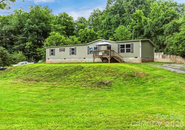 Photo 2 of Single family home for sale at 395 Old Us 19 23 Hwy, Candler, NC 28715 | MLS# 4404335 | Listing updated on 2026-09-28