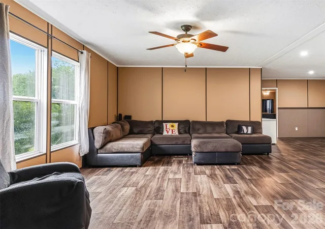 Photo 4 of Single family home for sale at 395 Old US 19 23 Hwy, Candler, NC 28715 | MLS# 4404335 | Listing updated on 2026-09-28