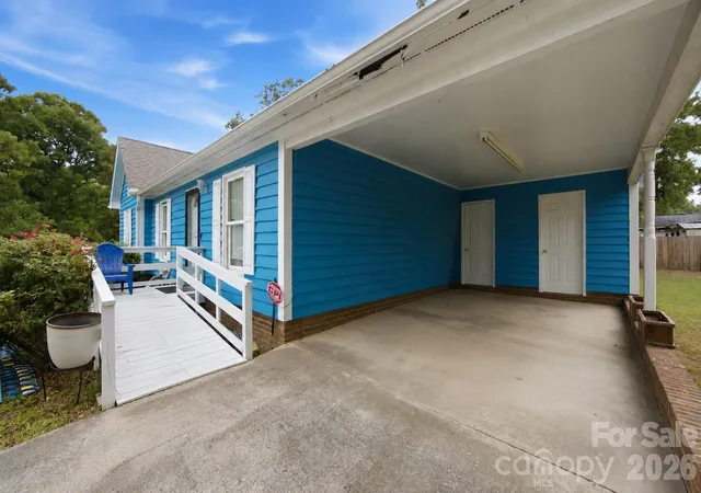Photo 2 of Single family home for sale at 302 W Elm St, Wingate, NC 28174 | MLS# 4404536 | Listing updated on 2026-09-11