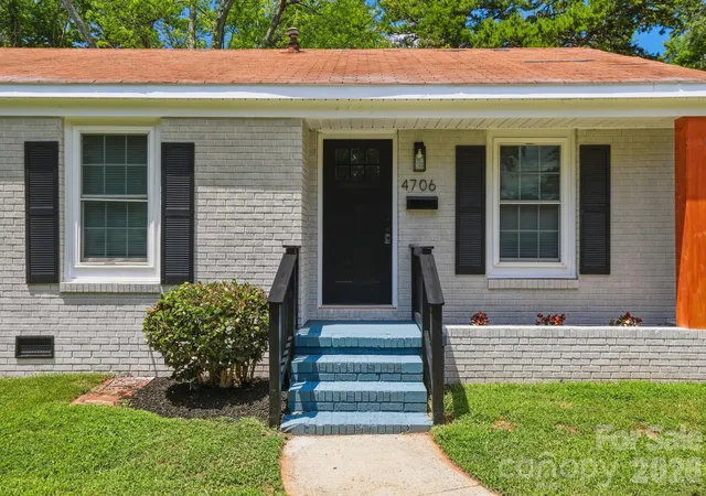 Photo 1 of Single family home for sale at 4706 Brooktree Dr, Charlotte, NC 28208 | MLS# 4404822 | Listing updated on 2026-09-24