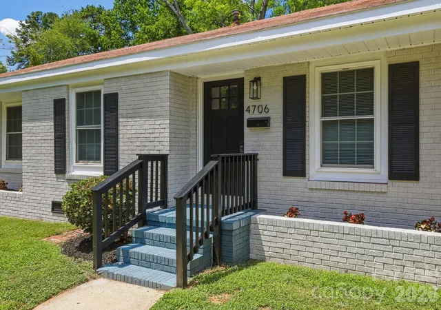 Photo 2 of Single family home for sale at 4706 Brooktree Dr, Charlotte, NC 28208 | MLS# 4404822 | Listing updated on 2026-09-24