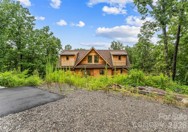 Photo 4 of Single family home for sale at 266 Potomac Fls Dr, Black Mountain, NC 28711 | MLS# 4404830 | Listing updated on 2026-09-16