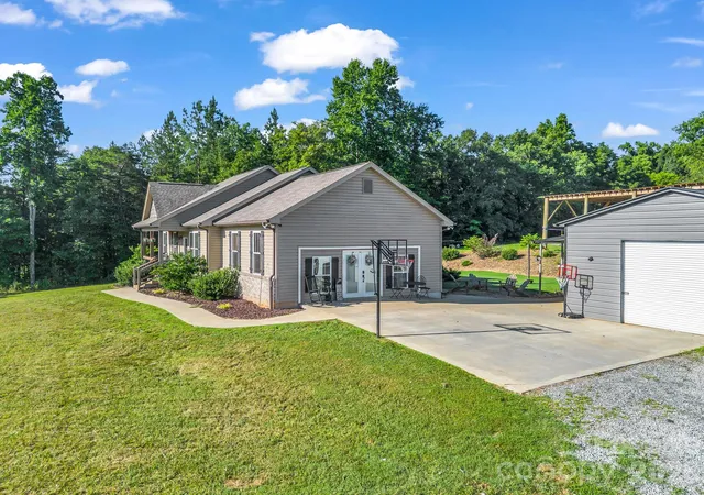 Photo 4 of Single family home for sale at 117 Clarence Henson Rd, Rutherfordton, NC 28139 | MLS# 4404917 | Listing updated on 2026-10-01