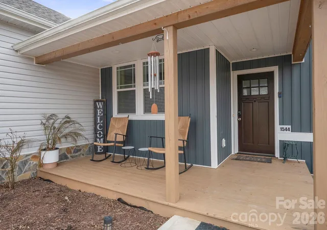 Photo 4 of Single family home for sale at 1544 Farmington Hills Dr, Conover, NC 28613 | MLS# 4405042 | Listing updated on 2026-09-10