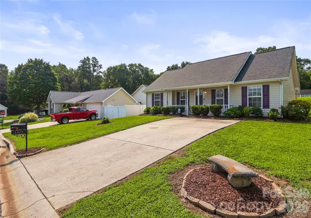 Photo 3 of Single family home for sale at 5405 Katherine Ct, Dallas, NC 28034 | MLS# 4405135 | Listing updated on 2026-09-30