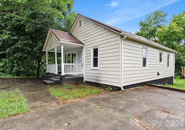 Photo 3 of Single family home for sale at 119 Osborne St, Jonesville, NC 28642 | MLS# 4405268 | Listing updated on 2026-10-02