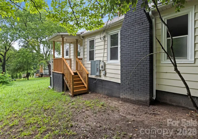 Photo 3 of Single family home for sale at 119 Osborne St, Jonesville, NC 28642 | MLS# 4405268 | Listing updated on 2026-10-02